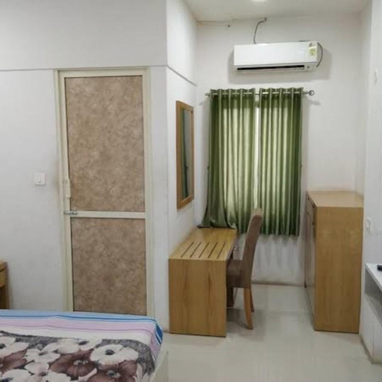 Divya Jyot Residency Bhuj Hotel Exterior foto