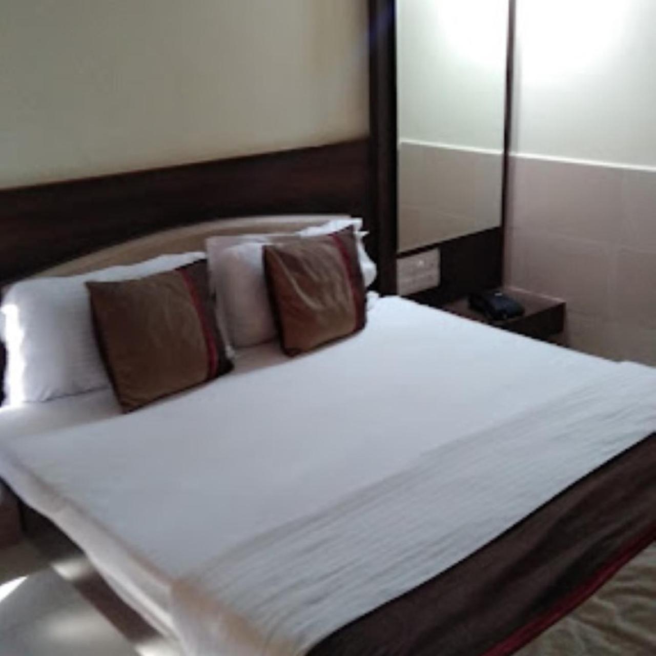Divya Jyot Residency Bhuj Hotel Exterior foto