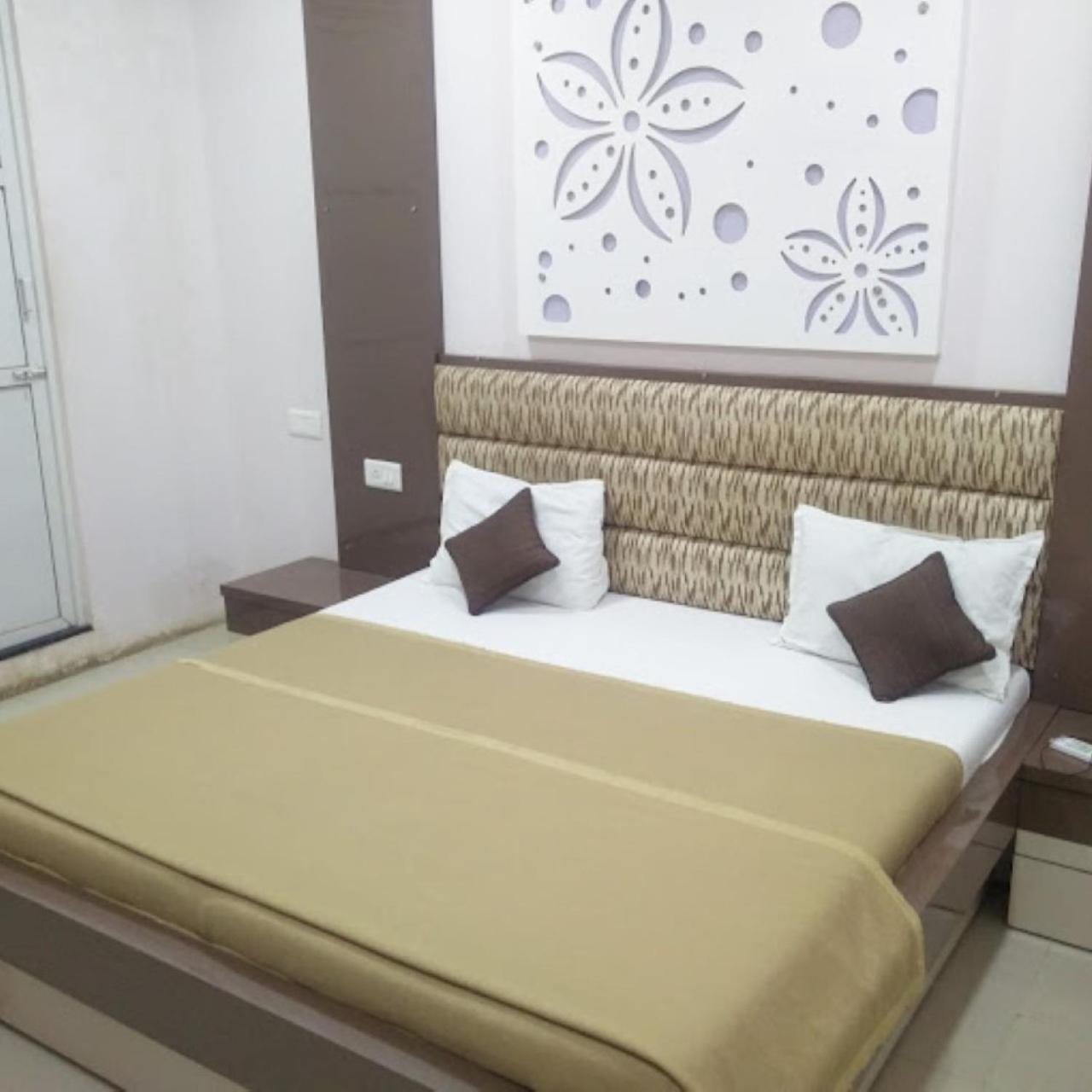 Divya Jyot Residency Bhuj Hotel Exterior foto